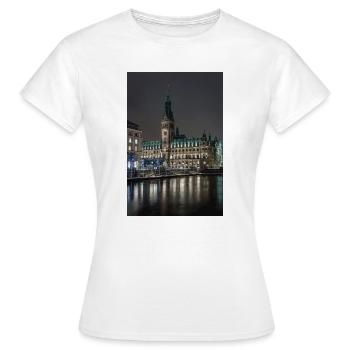 L’hôtel de ville de Hambourg illuminé la nuit - T-shirt Femme - blanc - Devant - AI Model Female 172 dark (172cm)