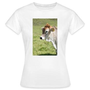Vache dans un vert de pâturage ensoleillé - T-shirt Femme - blanc - Devant - AI Model Female 172 dark (172cm)