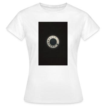 Téléphone à cadence – Affiche de téléphone vintage - T-shirt Femme - blanc - Devant - AI Model Female 172 dark (172cm)