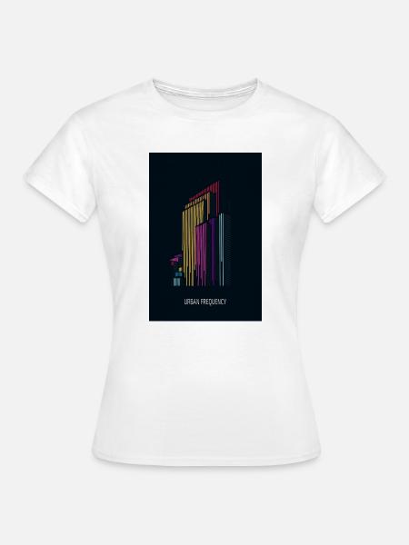 Urban Frequency – Moderne Skyline mit Schriftzug - Frauen T-Shirt - Weiß