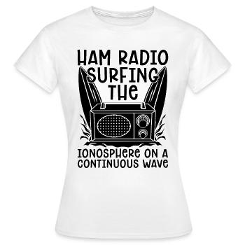 Amateur Radio Surfing L’opérateur d’antenne de l’ionosphère - T-shirt Femme - blanc - Devant - AI Model Female 172 dark (172cm)