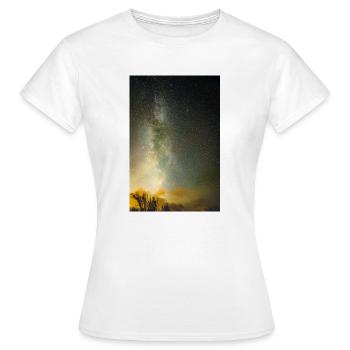 Raum - Frauen T-Shirt - Weiß - Vorne - AI Model Female 172 dark (172cm)