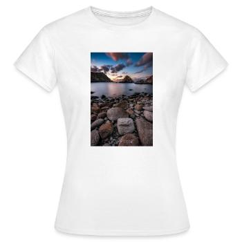 Alone - Frauen T-Shirt - Weiß - Vorne - AI Model Female 172 dark (172cm)