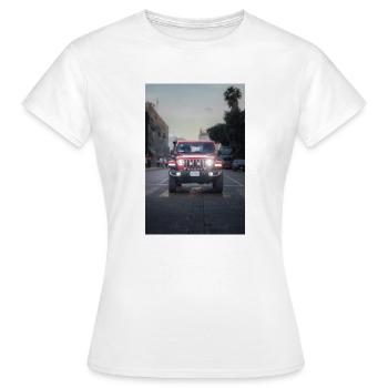 SUV off-road vehicle in mexico - Women's T-Shirt - white - Front - AI Model Female 172 dark (172cm)