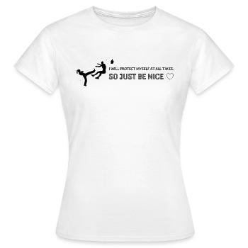 Streetwear d’autodéfense - T-shirt Femme - blanc - Devant - AI Model Female 172 dark (172cm)