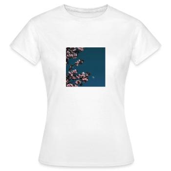 Kirschbaum mit Mond - Frauen T-Shirt - Weiß - Vorne - AI Model Female 172 dark (172cm)