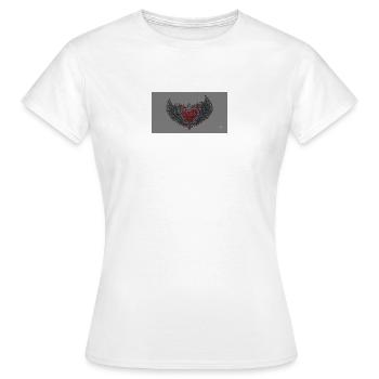 Flügelherz mit Flammen und Schädeln - Frauen T-Shirt - Weiß - Vorne - AI Model Female 172 dark (172cm)