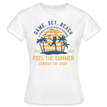 Tennis Frauen Tennis am Strand mit Sonnenuntergang - Frauen T-Shirt - Weiß - Vorne - AI Model Female 172 dark (172cm)
