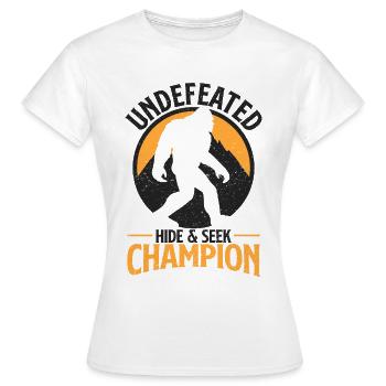 Designs de champ de cache-cache invaincu pour les campeurs - T-shirt Femme - blanc - Devant - AI Model Female 172 dark (172cm)