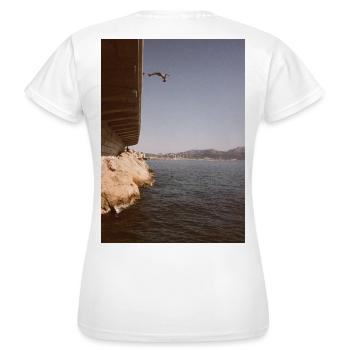 Gegen die Welt - Frauen T-Shirt - Weiß - Hinten - AI Model Female 172 dark (172cm)