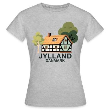 Juetland Fachwerkhaus mit baeumen - Frauen T-Shirt - Grau meliert - Vorne - AI Model Female 172 dark (172cm)