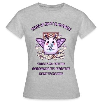 Six heures de recherche – Hyperfixation Moth - T-shirt Femme - gris chiné - Devant - AI Model Female 172 dark (172cm)