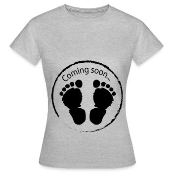 Coming Soon - Baby Schwangere - Frauen T-Shirt - Grau meliert - Vorne - AI Model Female 172 dark (172cm)