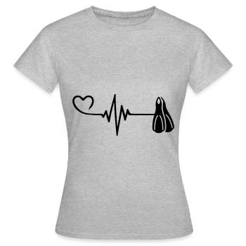 Nageoires de plongée à cœur pulsé - T-shirt Femme - gris chiné - Devant - AI Model Female 172 dark (172cm)