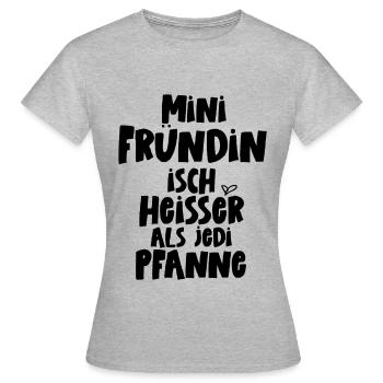 Fründin isch heisser als jede Pfanne Schweiz - Frauen T-Shirt - Grau meliert - Vorne - AI Model Female 172 dark (172cm)