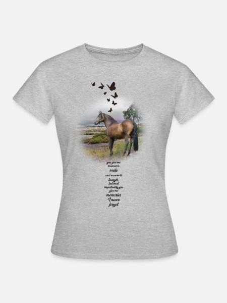 Hengst in wunderschöner Landschaft - Frauen T-Shirt - Grau meliert