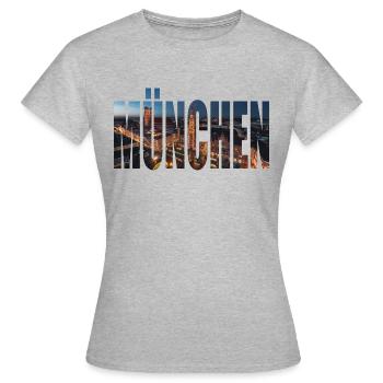 MÜNCHEN SKYLINE NACHTS - Frauen T-Shirt - Grau meliert - Vorne - AI Model Female 172 dark (172cm)