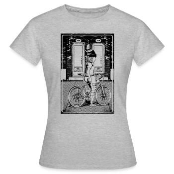 Bike-Abenteuer am Backsteinhaus auf zwei Rädern. - Frauen T-Shirt - Grau meliert - Vorne - AI Model Female 172 dark (172cm)