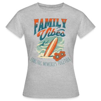 Vacances 2024 En Famille Voyage En Famille - T-shirt Femme - gris chiné - Devant - AI Model Female 172 dark (172cm)
