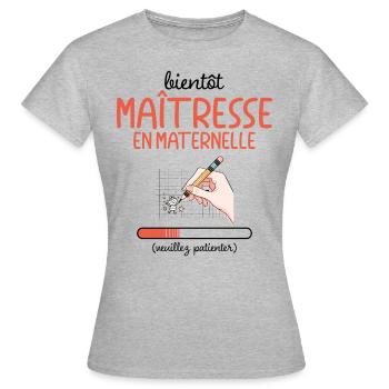 Métier Bientôt Maîtresse En Maternelle En Cours - T-shirt Femme - gris chiné - Devant - AI Model Female 172 dark (172cm)