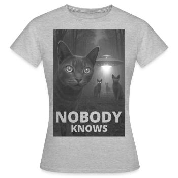 Nobody Knows – UFO Katzen Design - Frauen T-Shirt - Grau meliert - Vorne - AI Model Female 172 dark (172cm)