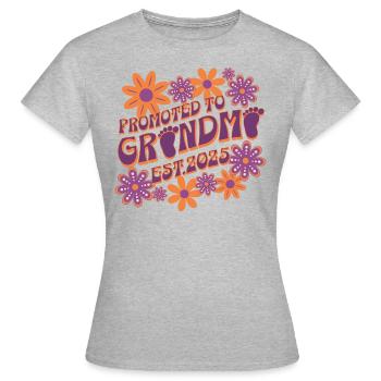 Beförderung zur Oma 2025 Baldige Oma - Frauen T-Shirt - Grau meliert - Vorne - AI Model Female 172 dark (172cm)