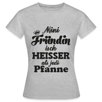 Fründin isch heisser als jede Pfanne Schweiz - Frauen T-Shirt - Grau meliert - Vorne - AI Model Female 172 dark (172cm)