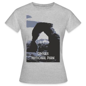 Arches National Park - Frauen T-Shirt - Grau meliert - Vorne - AI Model Female 172 dark (172cm)