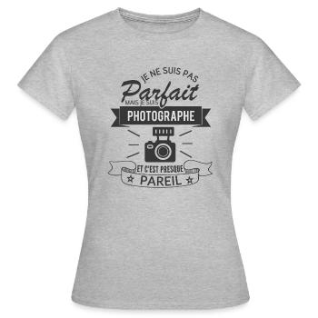 Je suis Photographe parfait Photographier cadeau - T-shirt Femme - gris chiné - Devant - AI Model Female 172 dark (172cm)