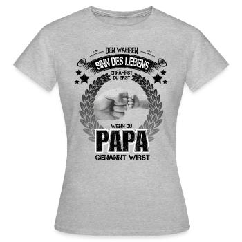 Stolzer Vater! Kind! Freunde! - Frauen T-Shirt - Grau meliert - Vorne - AI Model Female 172 dark (172cm)