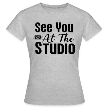 Rendez-vous au Studio Photography - T-shirt Femme - gris chiné - Devant - AI Model Female 172 dark (172cm)