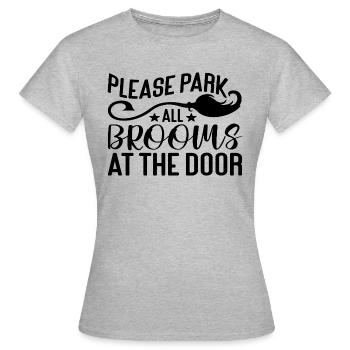 Veuillez garer tous les balais à la porte - T-shirt Femme - gris chiné - Devant - AI Model Female 172 dark (172cm)