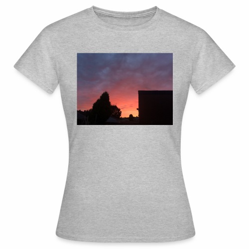 Sunset views - Women's T-Shirt