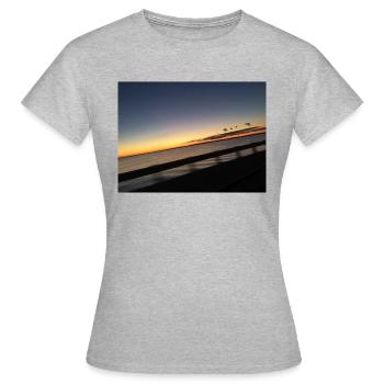 Coucher de soleil - T-shirt Femme - gris chiné - Devant - AI Model Female 172 dark (172cm)
