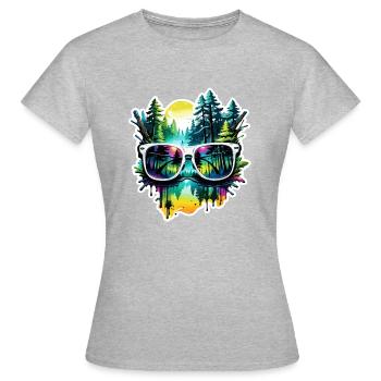 Sonnenbrille / Reflektion / Wald / Spiegelung - Frauen T-Shirt - Grau meliert - Vorne - AI Model Female 172 dark (172cm)
