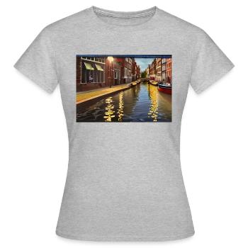 Canal at Night time Landscape Photo - Women's T-Shirt - heather grey - Front - AI Model Female 172 dark (172cm)