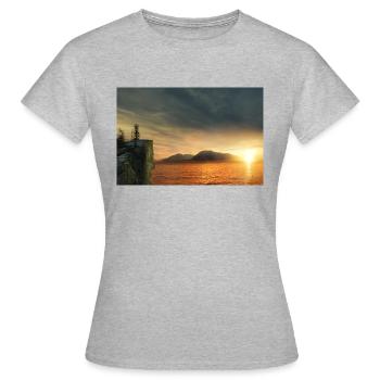 Sunset at the lake.sunset - Women's T-Shirt - heather grey - Front - AI Model Female 172 dark (172cm)