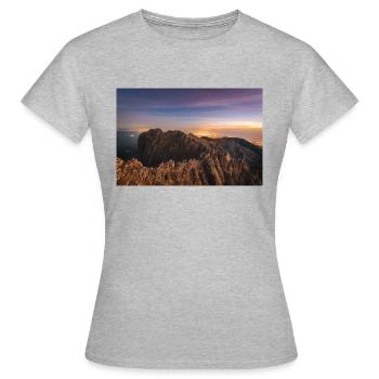 Alpenglow au sommet de l’Olympe en Grèce - T-shirt Femme - gris chiné - Devant - AI Model Female 172 dark (172cm)