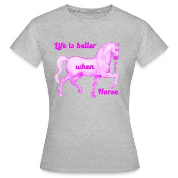 La vie est meilleure quand Cheval - Rose - Da Vinci - T-shirt Femme - gris chiné - Devant - AI Model Female 172 dark (172cm)