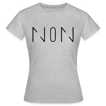 Non binaire - T-shirt Femme - gris chiné - Devant - AI Model Female 172 dark (172cm)