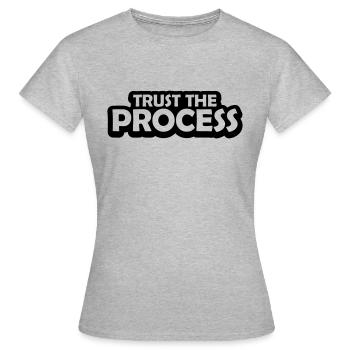 trust the process Quote - Women's T-Shirt - heather grey - Front - AI Model Female 172 dark (172cm)