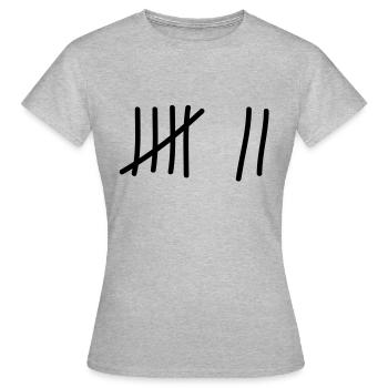 tage_zaehlen_7 - Frauen T-Shirt - Grau meliert - Vorne - AI Model Female 172 dark (172cm)