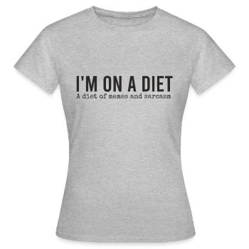 Je suis au régime. Un régime de mèmes et de sarcasmes - T-shirt Femme - gris chiné - Devant - AI Model Female 172 dark (172cm)
