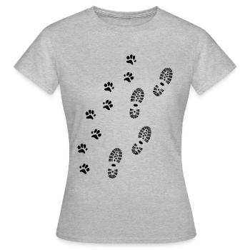 Empreinte de chaussure et empreinte de patte, randonnée avec chien - T-shirt Femme - gris chiné - Devant - AI Model Female 172 dark (172cm)