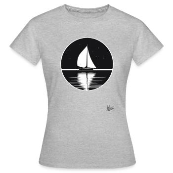 The Sailboat: Adventure on the High Seas - Women's T-Shirt - heather grey - Front - AI Model Female 172 dark (172cm)