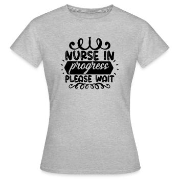 Infirmière au travail s’il vous plaît attendre - T-shirt Femme - gris chiné - Devant - AI Model Female 172 dark (172cm)