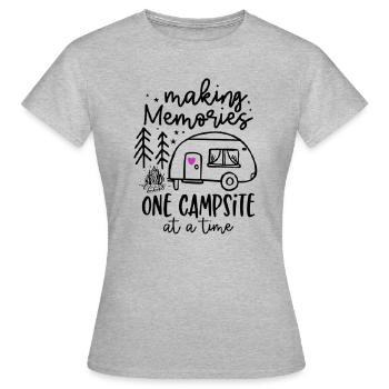 Camping Erinnerungen - Frauen T-Shirt - Grau meliert - Vorne - AI Model Female 172 dark (172cm)