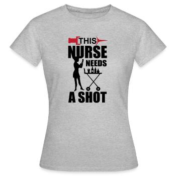 Cette infirmière a besoin d’une injection - T-shirt Femme - gris chiné - Devant - AI Model Female 172 dark (172cm)