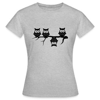 Être différents 4 hiboux Adebayo diffèrent - T-shirt Femme - gris chiné - Devant - AI Model Female 172 dark (172cm)