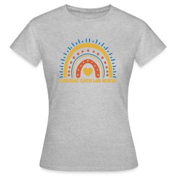 Infirmière de laboratoire de cathétérisme cardiaque - T-shirt Femme - gris chiné - Devant - AI Model Female 172 dark (172cm)